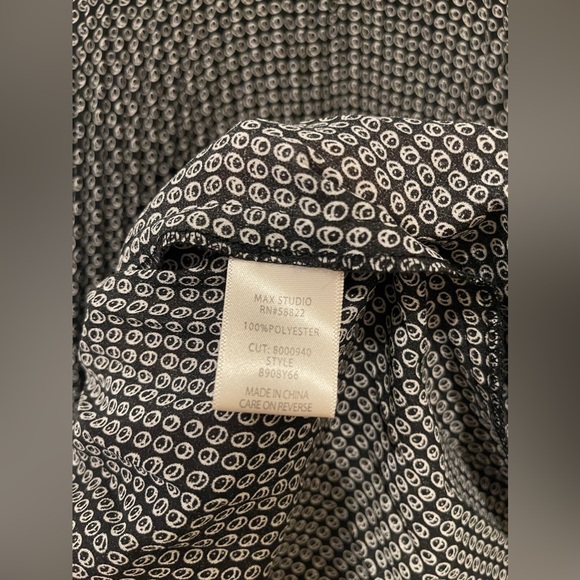 Max Studio Sleeveless Pleated Dress - Picture 4 of 5